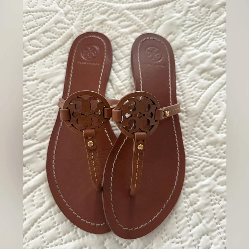 🌟Beautiful condition🌟 Hardly worn. Authentic. Smoke free home.